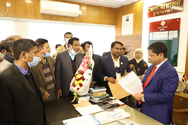 স্থগিতকৃত বেতনস্কেল চালুর দাবিতে চুয়াডাঙ্গায় স্মারকলিপি পেশ ও মানববন্ধন