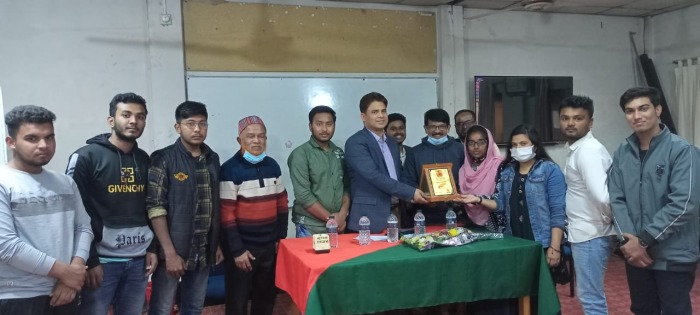 ‘তারুণ্যের অকৃত্রিম বন্ধুজন’ সম্মাননা পেলেন এসপি জাহিদ