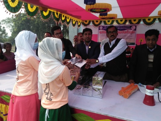 চুয়াডাঙ্গায় অনূর্ধ্ব-১৫ বালক-বালিকাদের দুই দিনব্যাপী ব্যাডমিন্টন প্রতিযোগিতা ও পুরস্কার বিতরণ