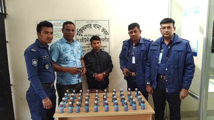 মুজিবনগরে ৪০ বোতল ফেনসিডিলসহ মাদক ব্যবসায়ীকে আটক