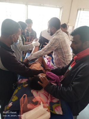 দামুড়হুদায় ট্রাক্টরের চাকায় পিষ্ট হয়ে শিশু গুরুতর জখম