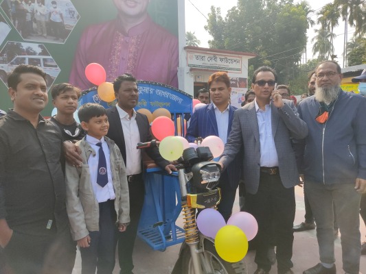 চুয়াডাঙ্গায় বুদ্ধিপ্রতিবন্ধী স্কুলে অটো স্কুল ভ্যান প্রদান করলেন বাবু দিলীপ কুমার
