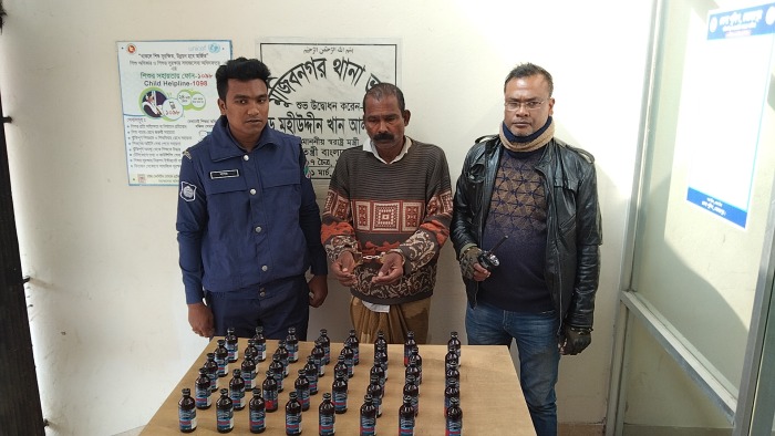 মুজিবনগরে ৪০ বোতল ফেনসিডিলসহ মাদক ব্যবসায়ী আটক