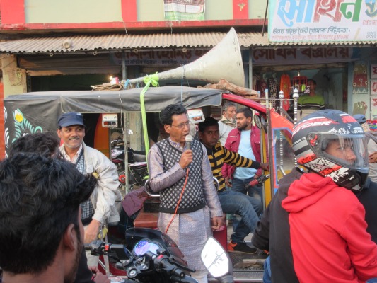 জীবননগরে সাংবাদিক মতিয়ার রহমানের মোটরসাইকেল শোডাউন