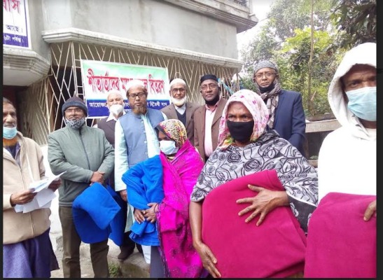প্রবীণ হিতৈষী সংঘের উদ্যোগে শীতার্তদের মধ্যে কম্বল বিতরণ