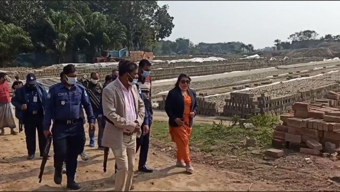চুয়াডাঙ্গা ও দামুড়হুদার চার ইটভাটায় সাড়ে ৮ লাখ টাকা জরিমানা