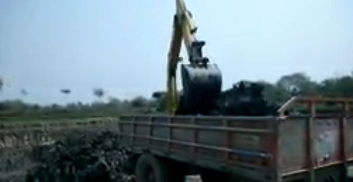 দামুড়হুদায় ফসলি জমি নষ্ট করে বালি উত্তোলন!