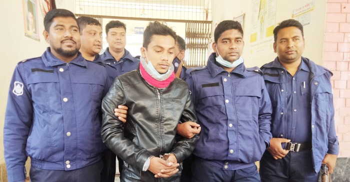 সাংবাদিক হত্যাচেষ্টাকারী সেই স্বাস্থ্যকর্মী রাসেল গ্রেপ্তার