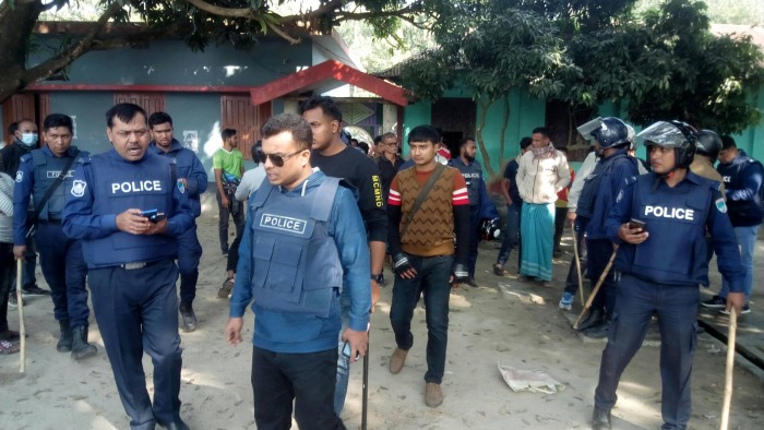 আ.লীগের সংঘর্ষ থামাতে ৪১ রাউন্ড গুলি!