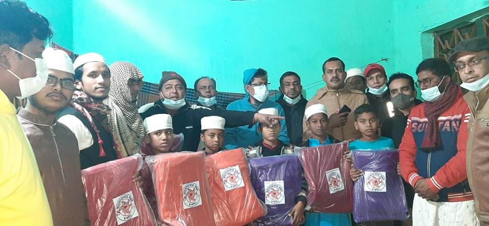 শীতার্ত মাদ্রাসা শিক্ষার্থীদের পাশে ‘ভালোবাসার বন্ধন দর্শনা’