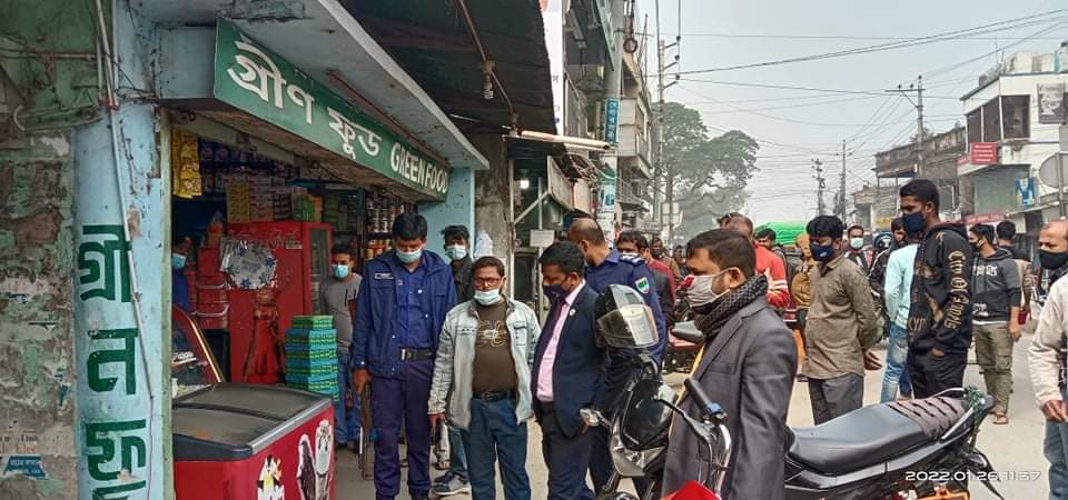 চুয়াডাঙ্গা শহরের ফুটপাতে উপজেলা প্রশাসনের উচ্ছেদ অভিযান