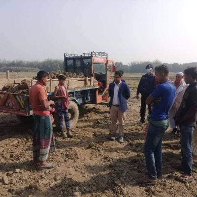 হরিণাকুণ্ডুতে অবৈধভাবে মাটি কেটে বিক্রি, ৫০ হাজার টাকা জরিমানা