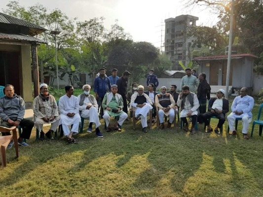 অসহায় ও দরিদ্র শীতার্ত মানুষের জন্য জনপ্রতিনিধিদের নিকট কম্বল দিলেন এমপি ছেলুন জোয়ার্দ্দার