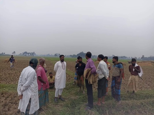 কৃষকদের মাঠের রাস্তা তৈরি করলেন দামুড়হুদা ইউপি চেয়ারম্যান হযরত আলী