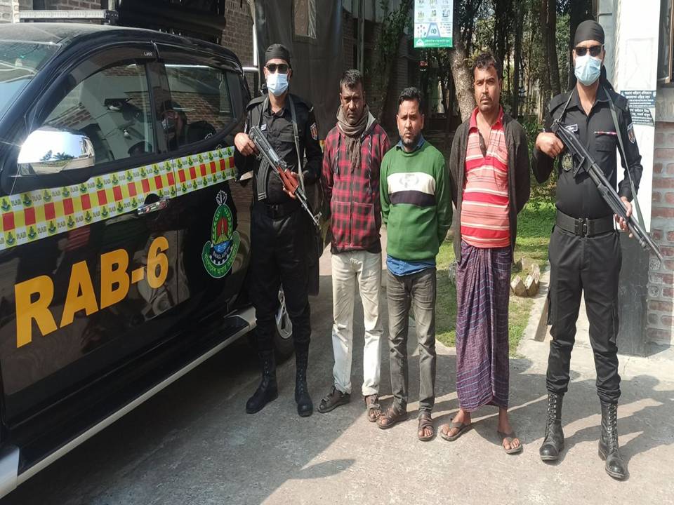 চুয়াডাঙ্গায় ইজিবাইক চোর চক্রের তিন সদস্য আটক