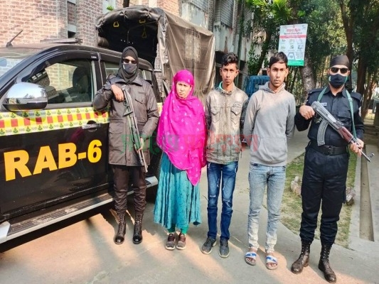 চুয়াডাঙ্গায়-দর্শনা আঞ্চলিক মহাসড়কে পিকআপে র‌্যাবের অভিযানে ৬৫০ বোতল ফেনসিডিলসহ তিনজন আটক