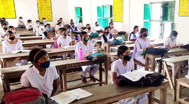 টানা এক মাস বন্ধ থাকার পর চুয়াডাঙ্গাসহ সারা দেশে খুলেছে স্কুল-কলেজ