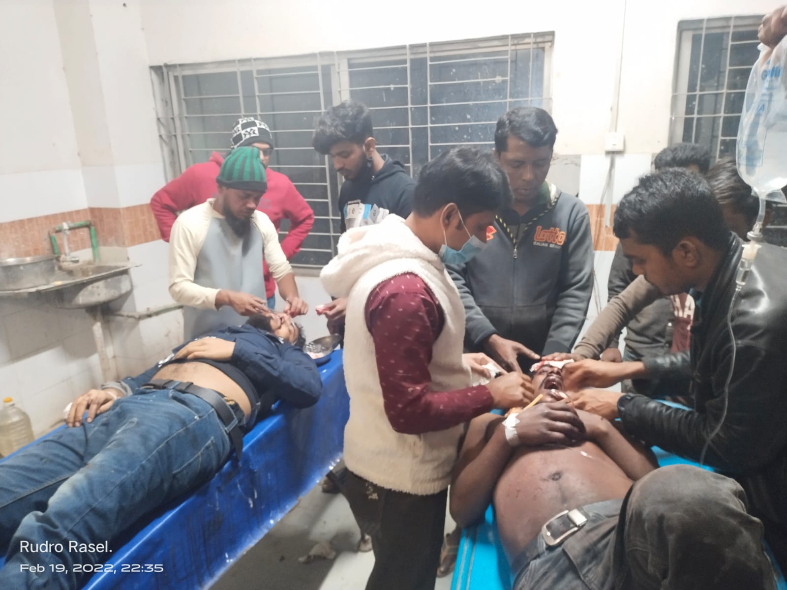 দর্শনায় দুই মোটরসাইকেলের মুখোমুখি সংঘর্ষে দুজন আহত