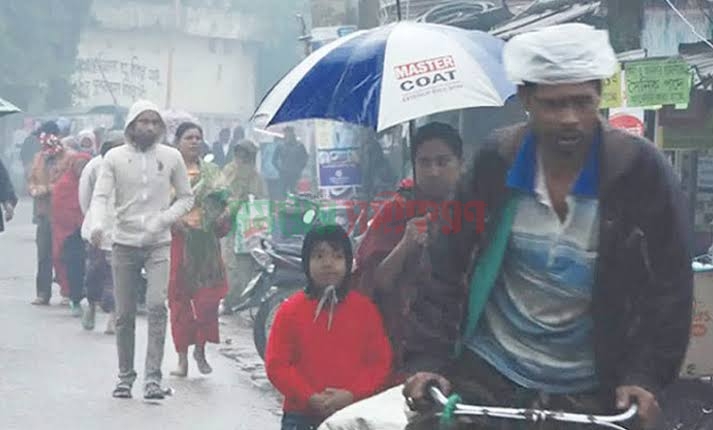 গুঁড়িগুঁড়ি বৃষ্টিতে তীব্র শীত অনুভূত, বিপাকে নিম্ন আয়ের মানুষ!