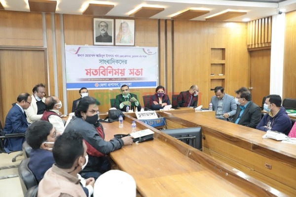 চুয়াডাঙ্গায় সাংবাদিকদের সাথে মতবিনিময়কালে নবাগত জেলা প্রশাসক আমিনুল ইসলাম খান