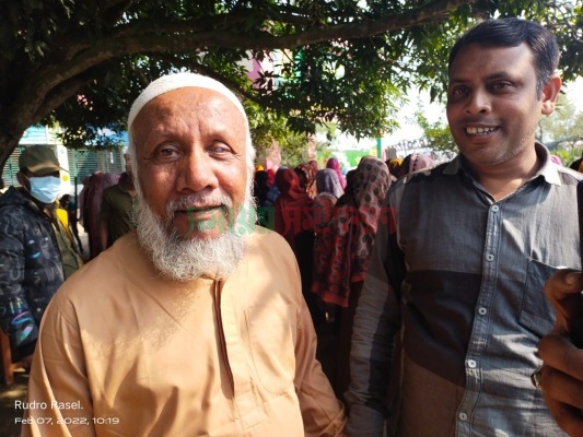 মুখে বলে ভোট দিলেন অন্ধ দুধ মল্লিক