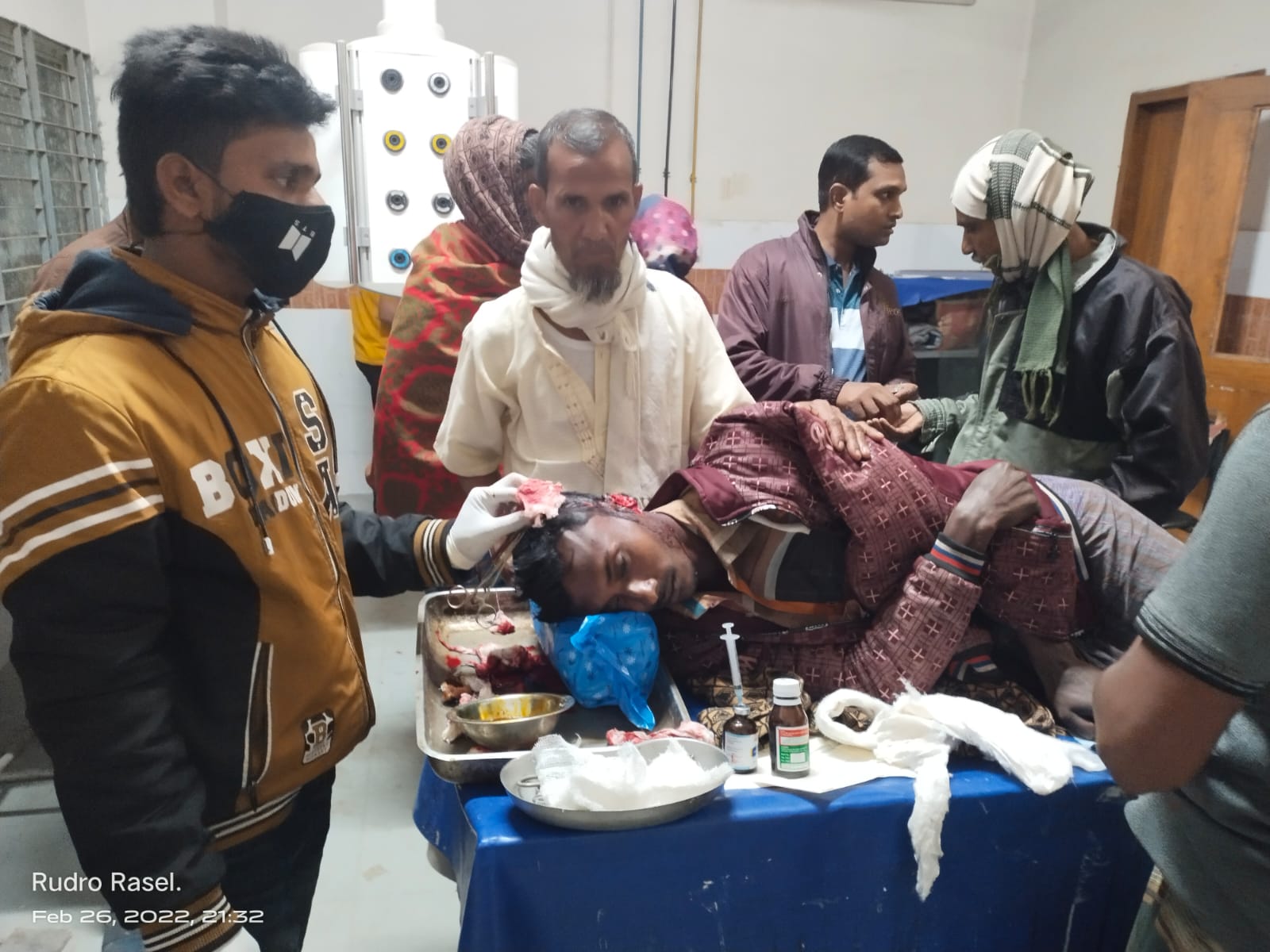 আলমসাধু-মোটরসাইকেলের সংঘর্ষে আলমডাঙ্গায় দুজন আহত