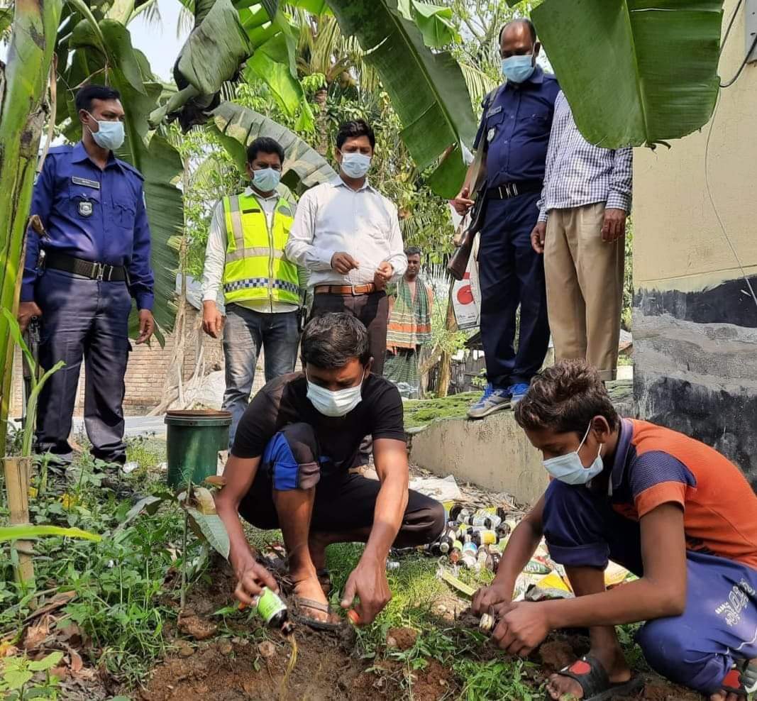 আলমডাঙ্গায় ভোক্তা অধিকার সংরক্ষণ অধিদপ্তরের অভিযান দুই ব্যবসা প্রতিষ্ঠানের মালিককে জরিমানা