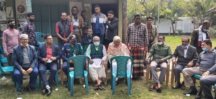 আলমডাঙ্গায় আ.লীগের নতুন কার্যালয়ের জায়গা পরিদর্শনকালে এমপি ছেলুন জোয়ার্দ্দার