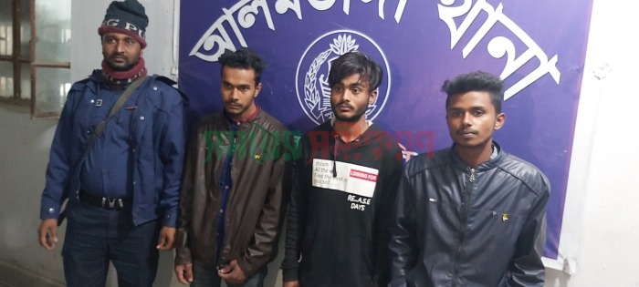 স্কুলছাত্রীকে উত্ত্যক্ত, তিন বখাটে আটক