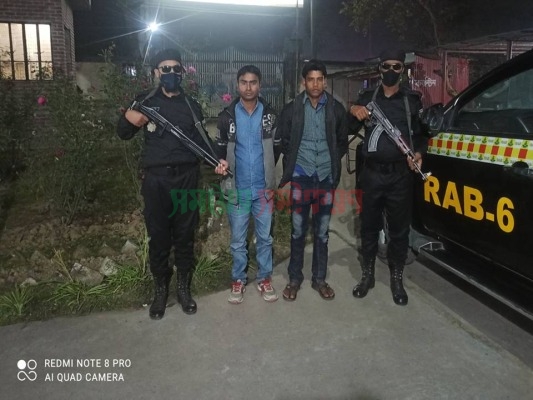 চুয়াডাঙ্গায় ৬১ বোতল ফেনসিডিলসহ দুই মাদক ব্যবসায়ী আটক