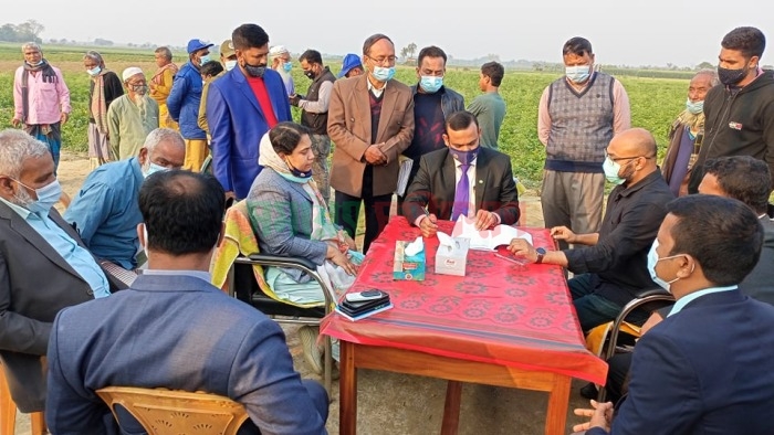 চুয়াডাঙ্গার বেগমপুর ঝাঝরী আশ্রয়ণ প্রকল্প পরিদর্শন করলেন ডিসি আমিনুল ইসলাম খান