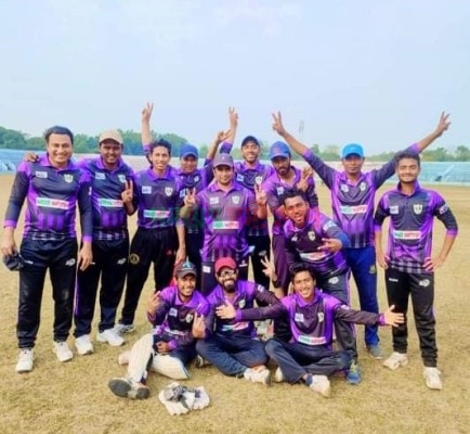 চুয়াডাঙ্গায় মিতালী সংঘ ক্রিকেট টিমকে হারিয়ে ফরহাদ অগ্রণীর জয়
