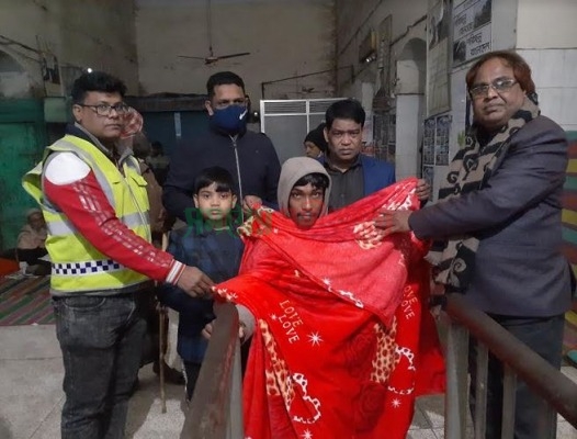 চুয়াডাঙ্গায় ইতালি প্রবাসী আলমগীর আলমের উদ্যোগে কম্বল বিতরণ