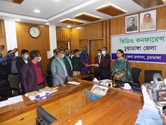 চুয়াডাঙ্গা জেলা কৃষক জোটের পক্ষ থেকে ডিসির কাছে স্মারকলিপি