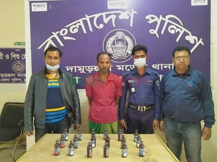 কার্পাসডাঙ্গায় ফেনসিডিলসহ দুর্গাপুরের স্বপন আটক