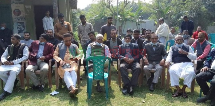 আলমডাঙ্গায় দলীয় নেতা-কর্মীদের সঙ্গে মতবিনিময়কালে এমপি ছেলুন জোয়ার্দ্দার