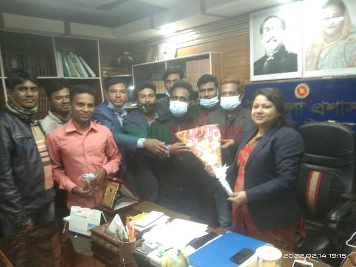 হরিণাকুণ্ডু প্রেসক্লাবের পক্ষ থেকে ইউএনওকে বিদায় সংবর্ধনা