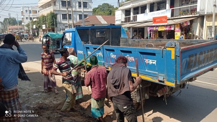 চুয়াডাঙ্গায় ফুটপথ অবমুক্তকরণে দিনভর অভিযান