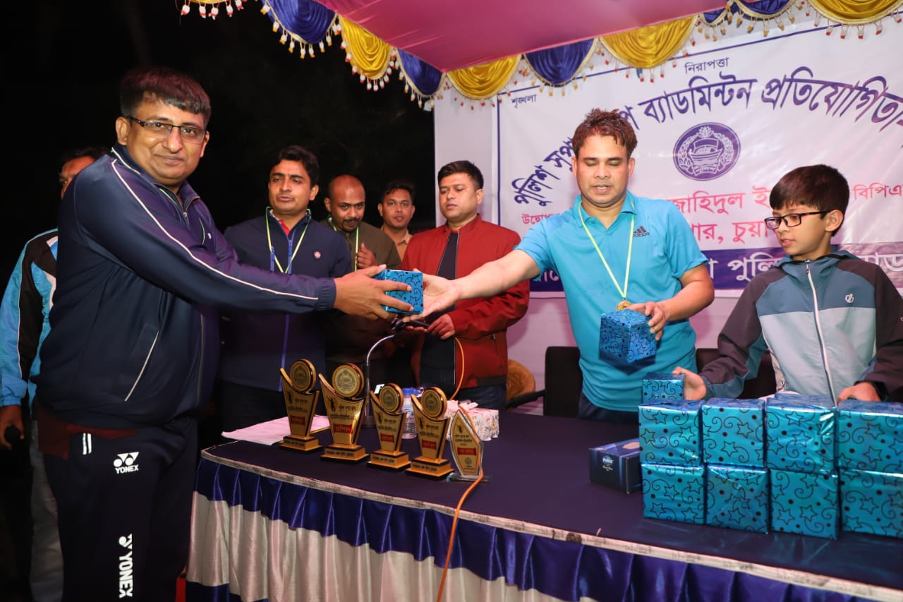চুয়াডাঙ্গায় পুলিশ সুপার কাপ ব্যাডমিন্টন প্রতিযোগিতা ও পুরস্কার বিরতণ