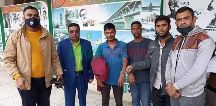 গাঁজাসহ আটক দুজনের জেল-জরিমানা