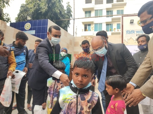 চুয়াডাঙ্গায় প্রধানমন্ত্রীর উপহার শিশুখাদ্য বিতরণ করলেন নবাগত ডিসি আমিনুল ইসলাম খান