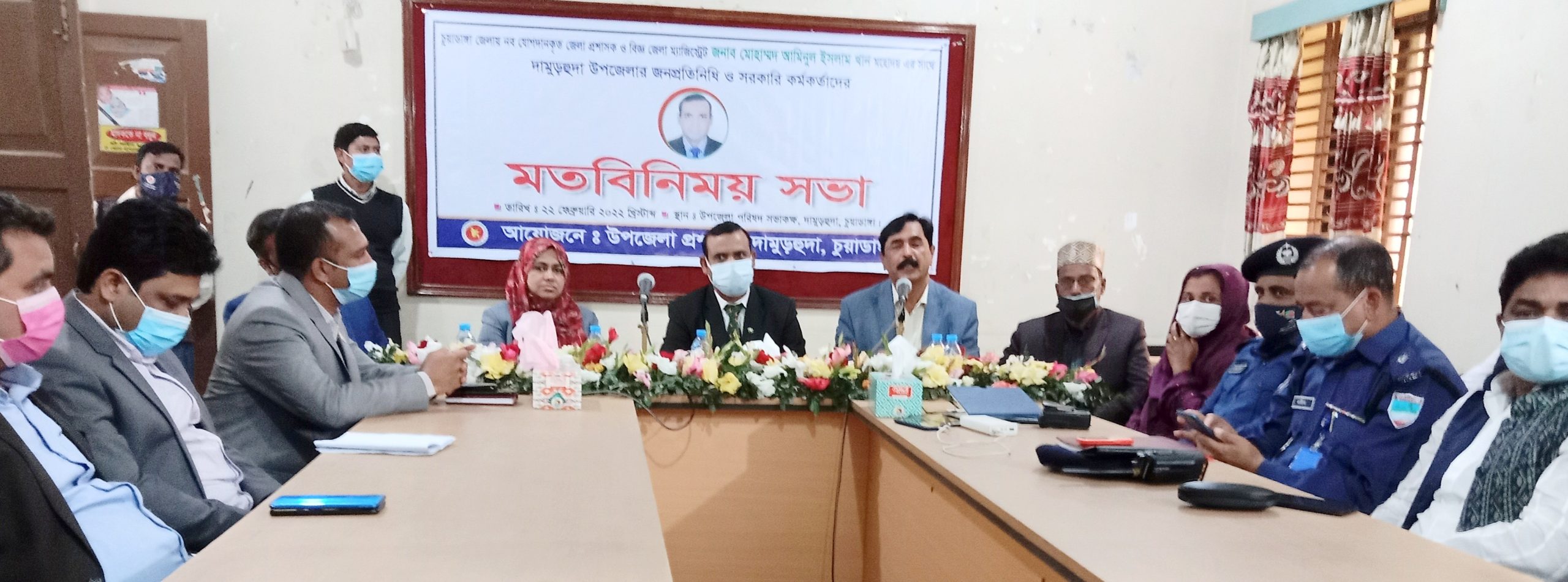 দামুড়হুদায় জনপ্রতিনিধি ও কর্মকর্তাদের সঙ্গে মতবিনিময়কালে ডিসি মোহাম্মদ আমিনুল ইসলাম খান