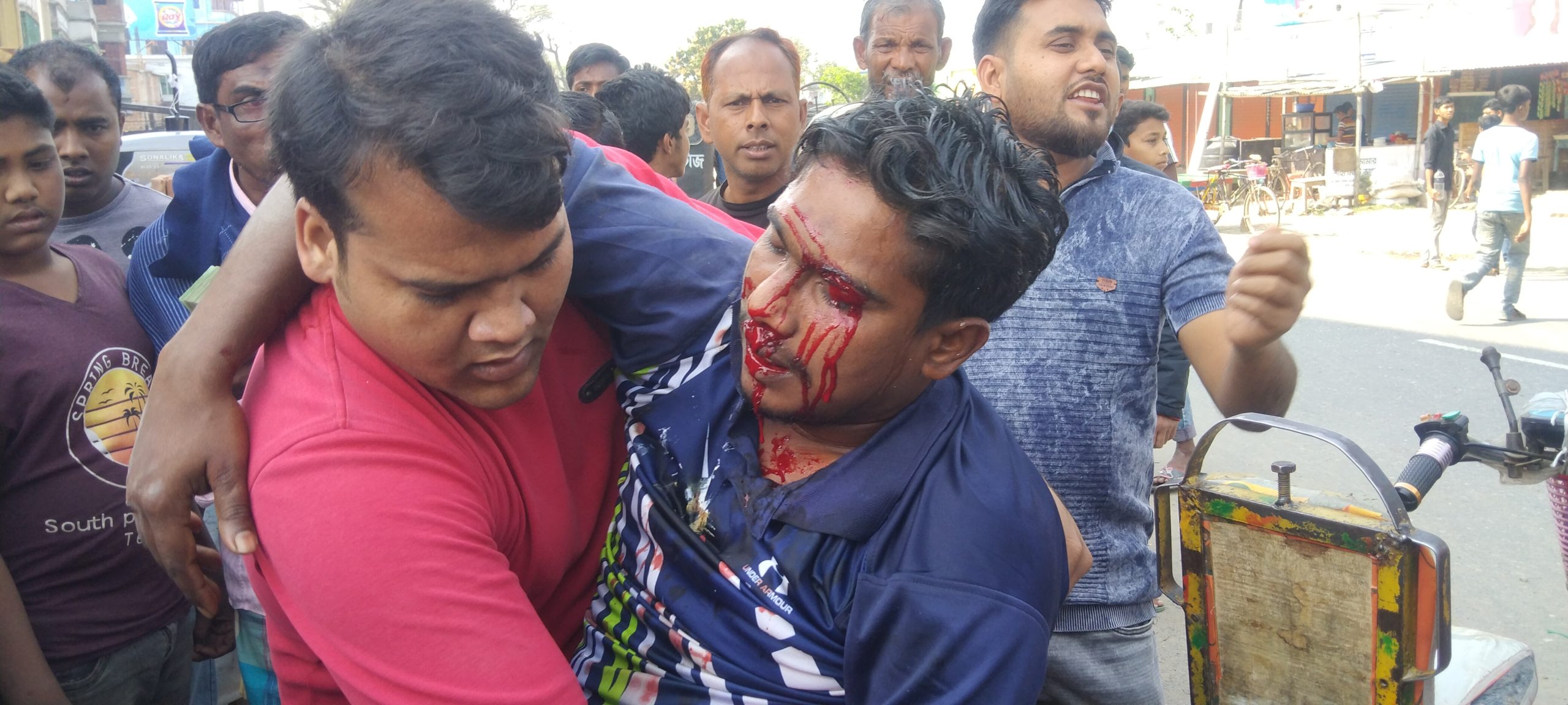 মেহেরপুরের বারাদীতে সড়ক দুর্ঘটনায় দুজন আহত
