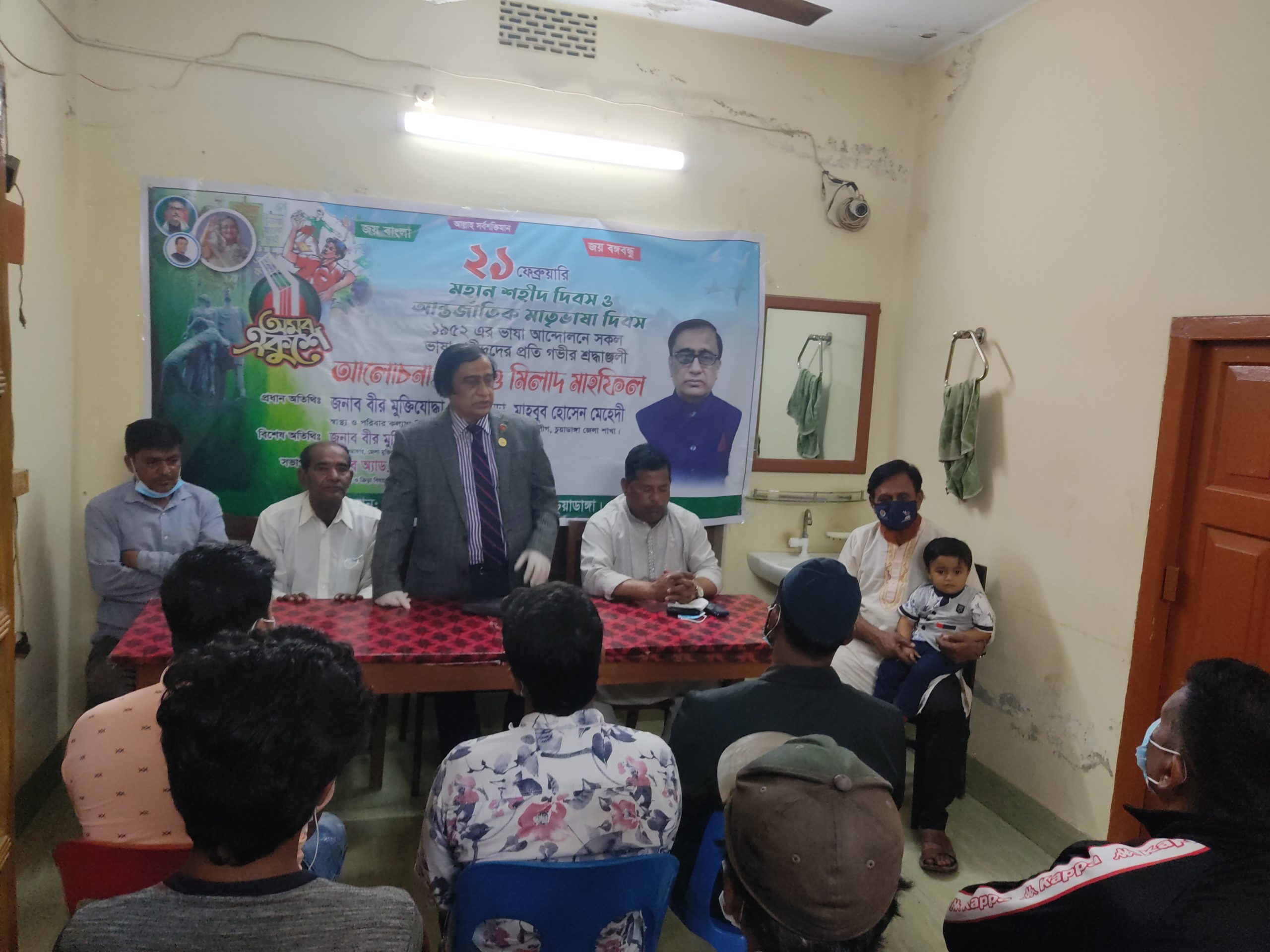 চুয়াডাঙ্গায় মাস্ক বিতরণকালে প্রফেসর ডা. মাহবুব হোসেন মেহেদী