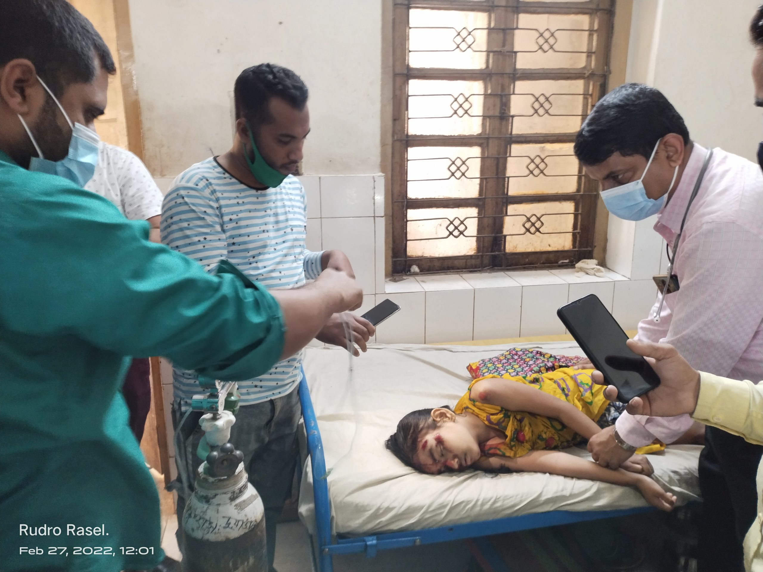 চুয়াডাঙ্গায় প্রাইভেটকারের ধাক্কায় শিশু জখম, রেফার্ড