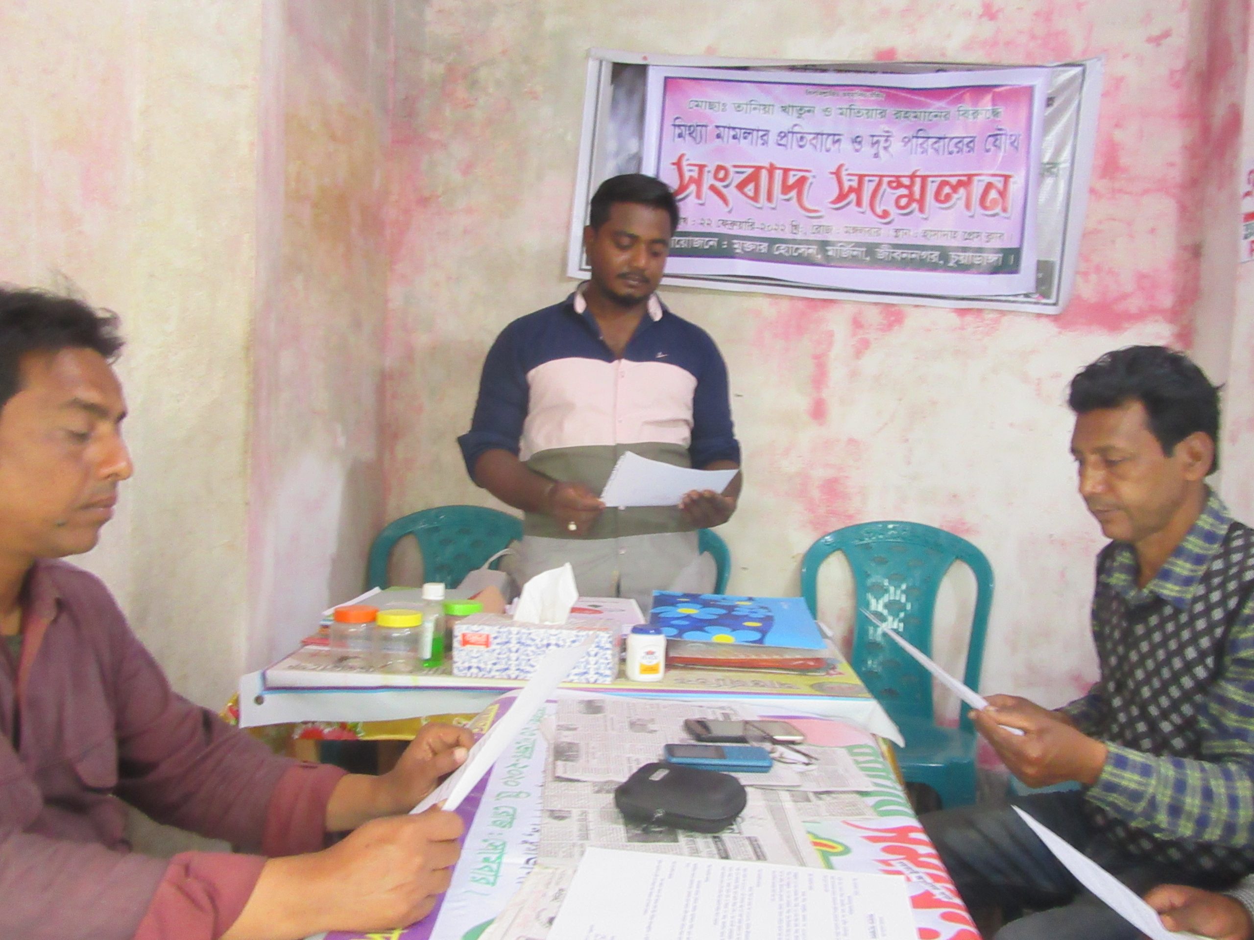 জীবননগর হাসাদাহে মিথ্যা মামলার প্রতিবাদে সংবাদ সম্মেলন
