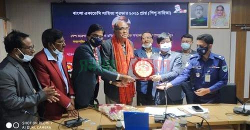 কথাসাহিত্যিক রফিকুর রশীদকে মেহেরপুরে সম্মাননা প্রদান
