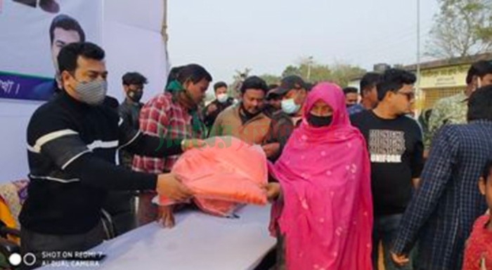 মেহেরপুরে পৌর মেয়র মাহফুজুর রহমান রিটনের শীতবস্ত্র বিতরণ