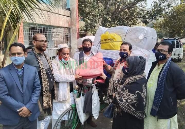 কালীগঞ্জে মেয়র ও চেয়ারম্যানদের কম্বল দিলেন এমপি আনার