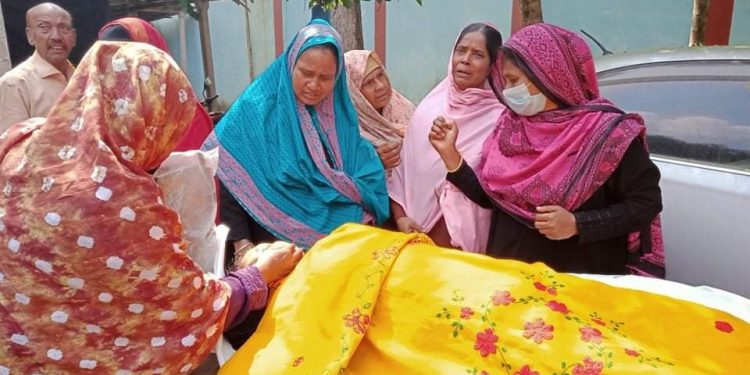 প্রবাসীর স্ত্রীর আত্মহত্যা, চারজনের নামে মামলা